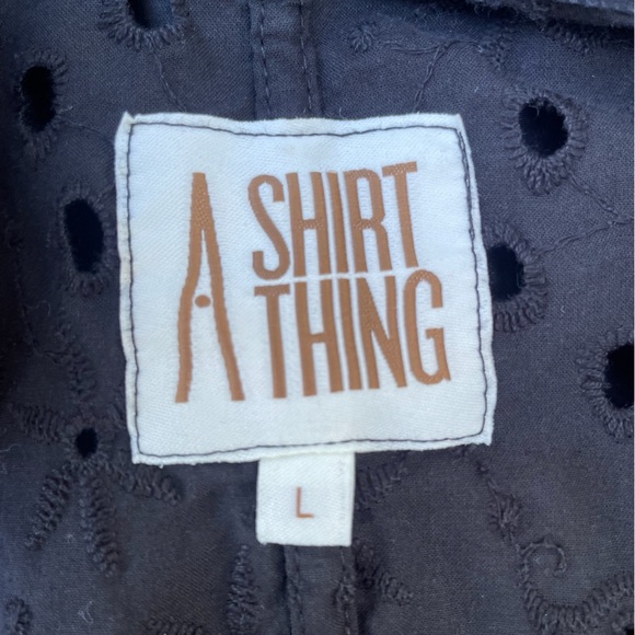 A Shirt Thing "Penelope" elegant eyelet  blouse - size L - Picture 3 of 4